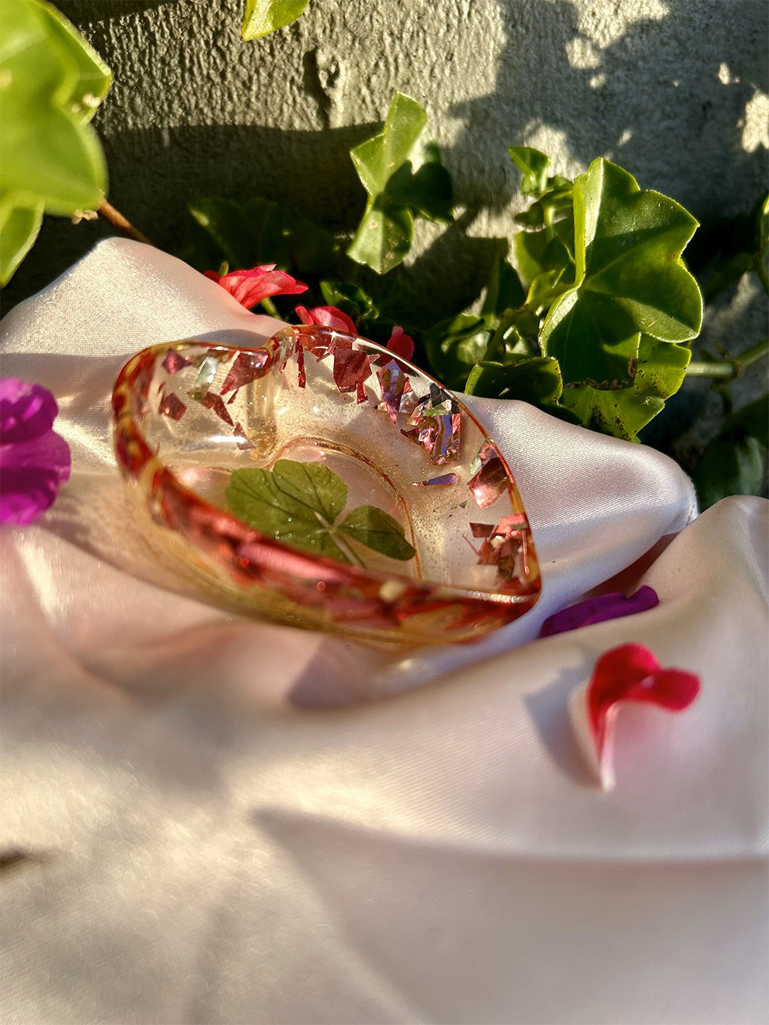 Fuchsia resin 4-leaf clover jewelry tray
