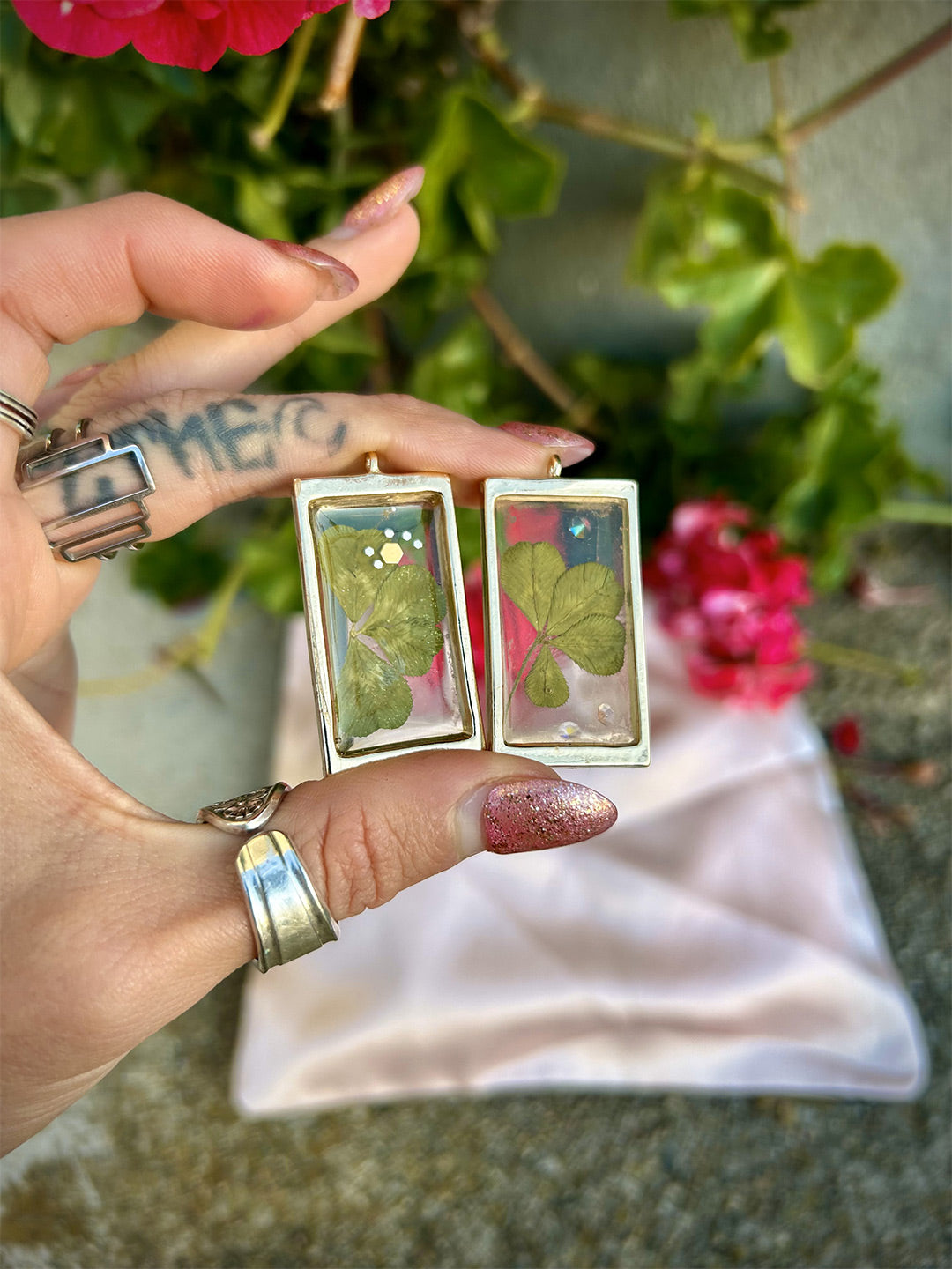 Rectangular clover resin earrings